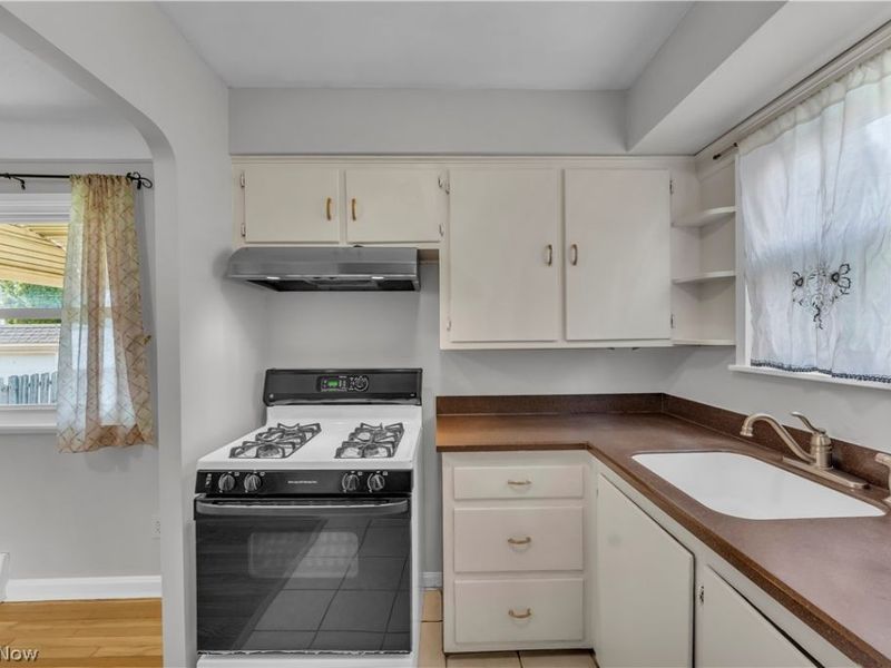 14721 Harley Avenue, Cleveland, OH 44111 Photo 9