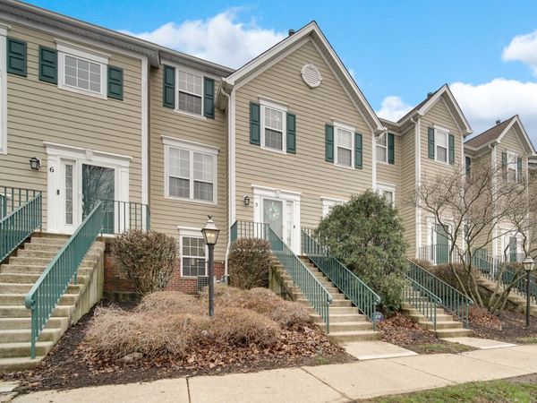 2426 Courtyard Circle, Unit 5, Aurora, IL 60506