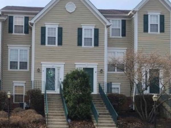 2426 Courtyard Circle, Unit 5, Aurora, IL 60506