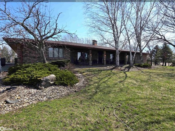 1866 Timber Avenue, Charles City, IA 50616