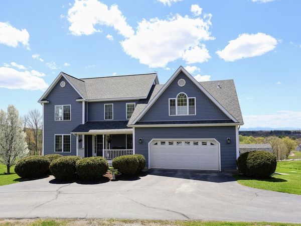 2 Sleepy Hollow Road, Essex, VT 05452