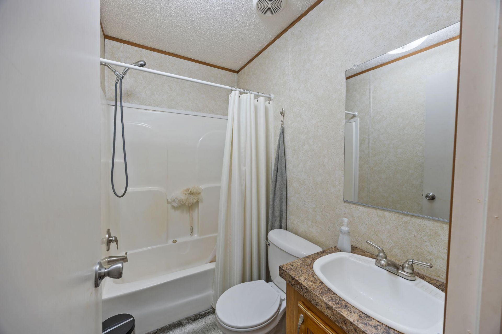 1442 Poplar Hill Drive Photo 15