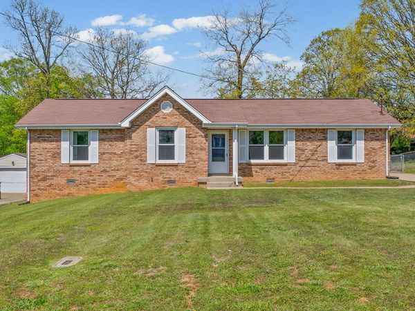 931 Poppy Dr, Clarksville, TN 37042