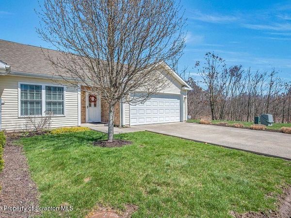 315 Foxtail Circle, Unit 315, Archbald, PA 18403