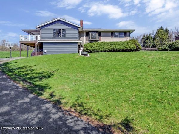 2117 E La Plume Road, La Plume, PA 18440