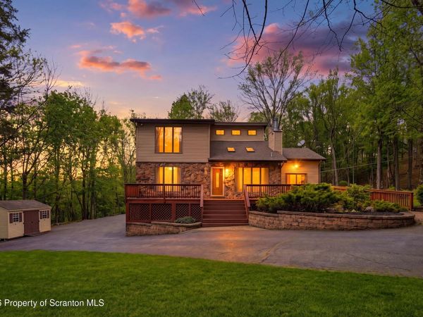 102 Larch Lane, Greentown, PA 18426