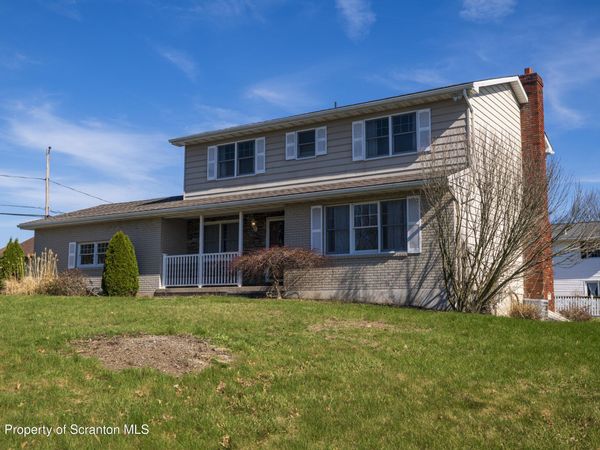 801 Laconia Circle, South Abington Twp, PA 18411