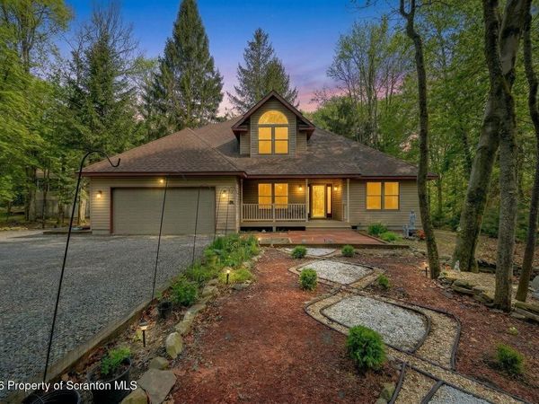 42 Wildflower Circle, Gouldsboro, PA 18424