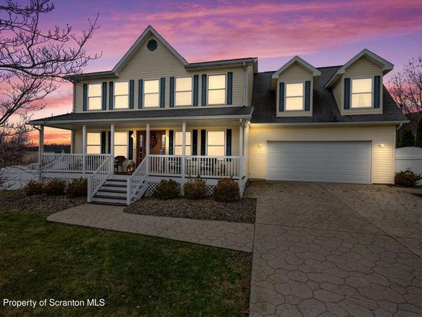 213 Raymond Drive, Jermyn, PA 18433