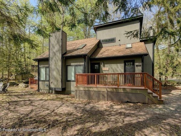 2917 Fairhaven Drive, Tobyhanna, PA 18466