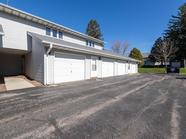 160 Maple AVENUE S, Unit 6, Slinger, WI 53086