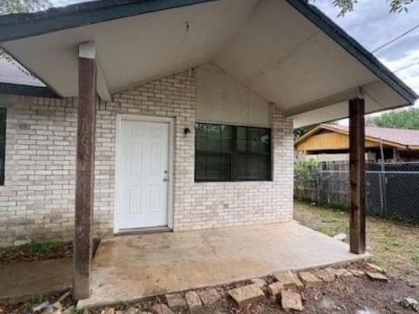606 Guadalimar ST, Lockhart, TX 78644