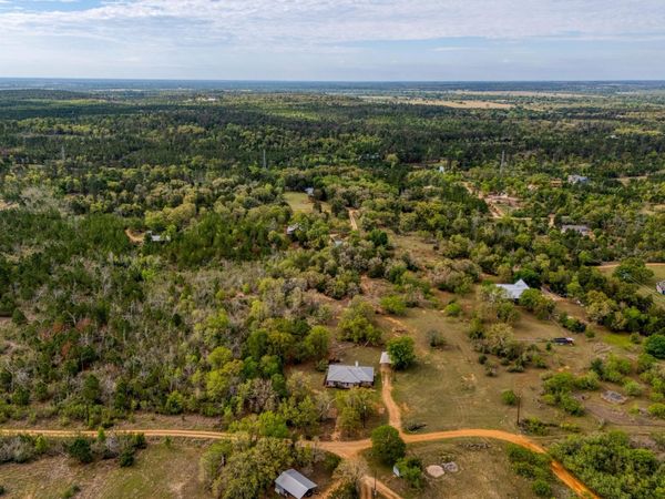 185 E Broken Tree LN, Smithville, TX 78957