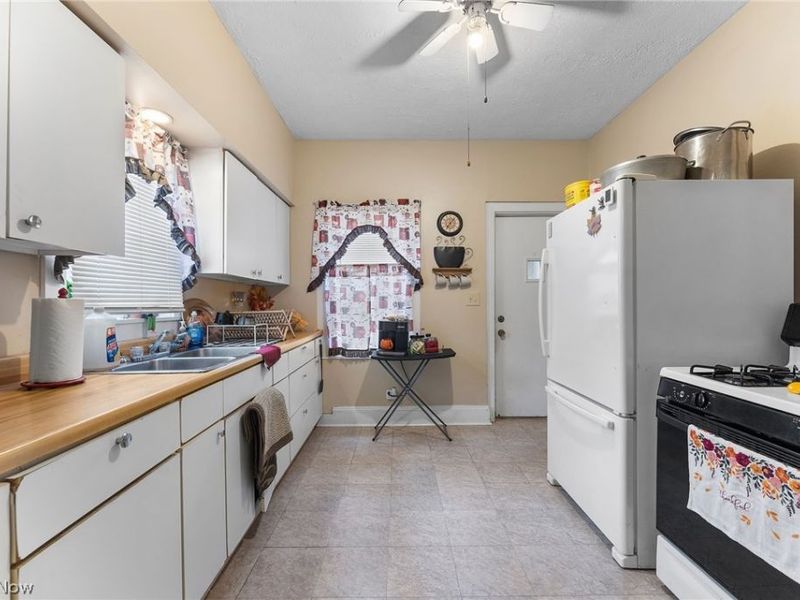 3422 Daisy Avenue, Cleveland, OH 44109 Photo 8