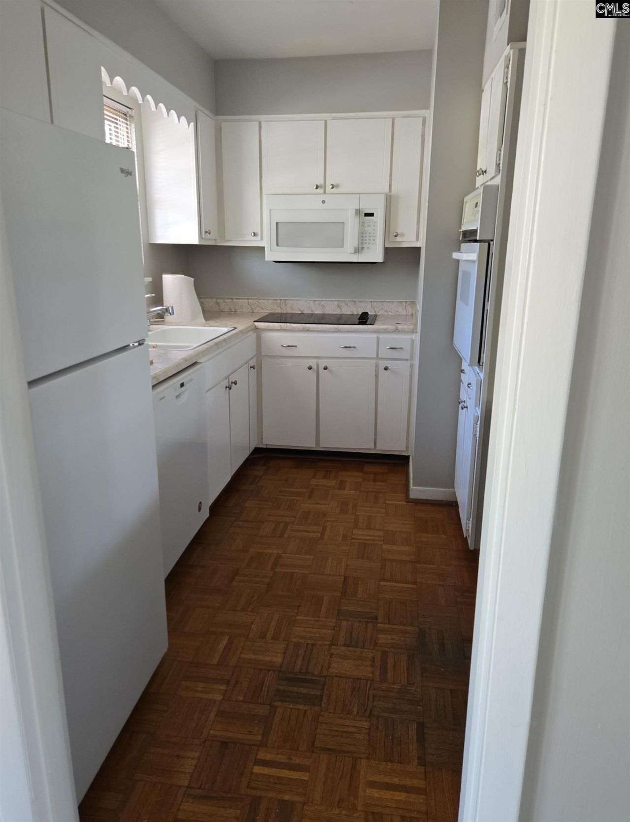 3600 Chateau Drive Photo 7