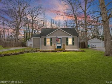 2158 Oaknoll Street, Auburn Hills, MI 48326