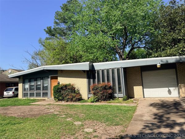 1044 N 77th East Avenue , Tulsa, OK 74115