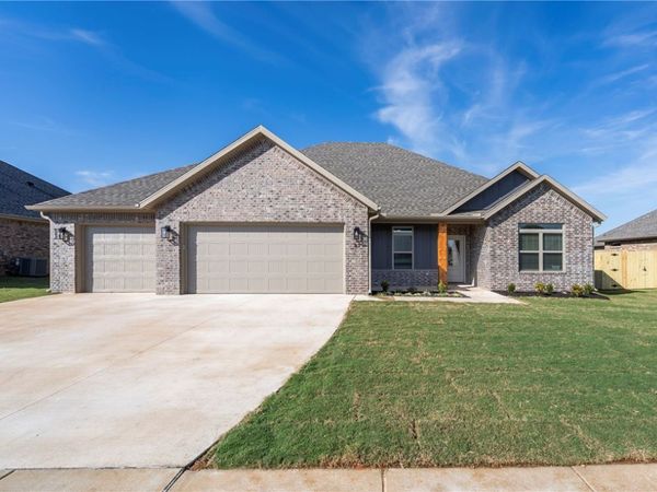 87 N Banner Avenue, Farmington, AR 72730