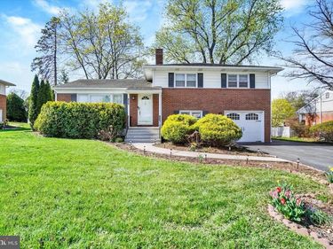 1890 NORTH DRIVE, YORK, PA 17408