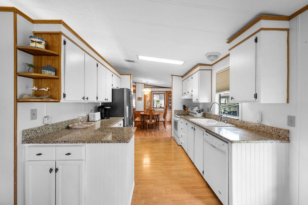 7894 SE Saratoga Drive E, Hobe Sound, FL 33455 Photo