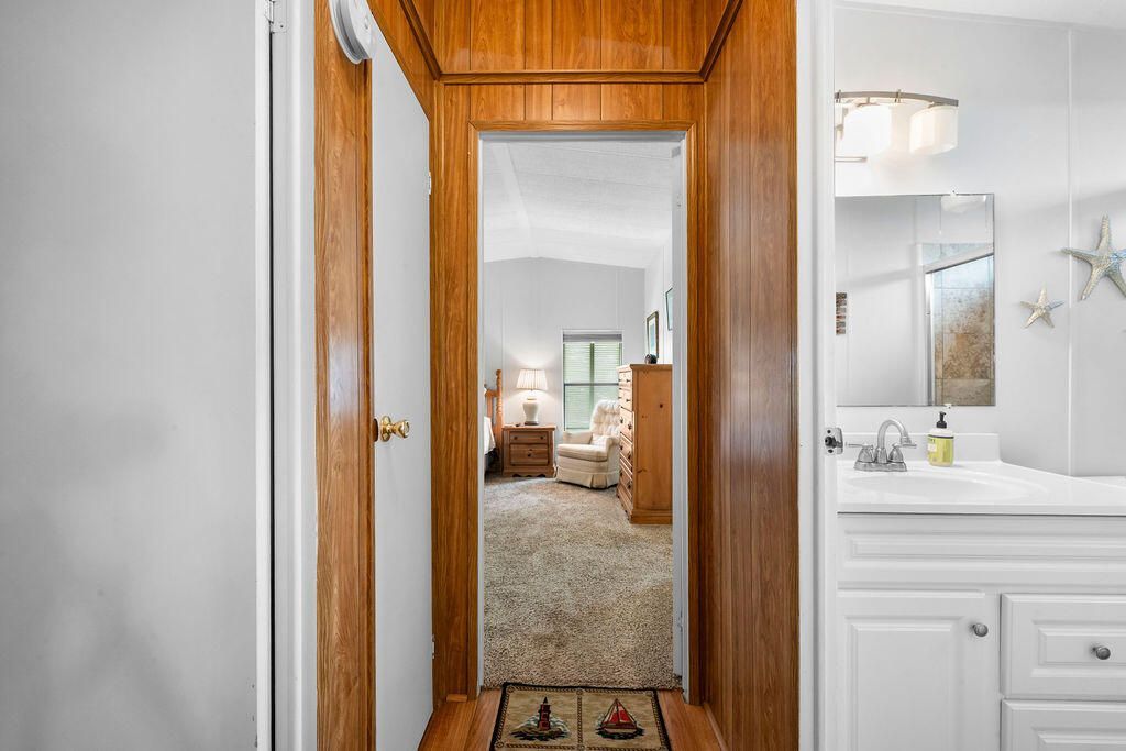 7894 SE Saratoga Drive E, Hobe Sound, FL 33455 Photo