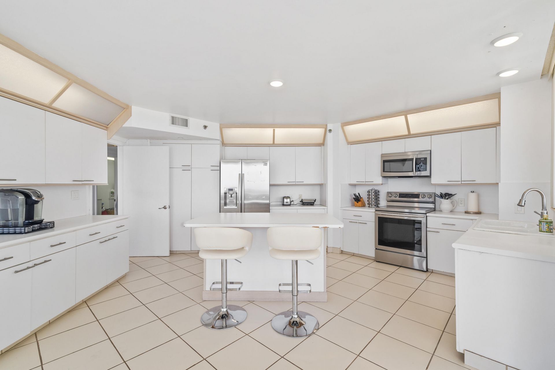 20185 E Country Club Drive, Unit 901, Aventura, FL 33180 Photo