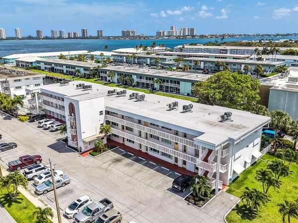 130 Doolen Court, Unit 109, North Palm Beach, FL 33408