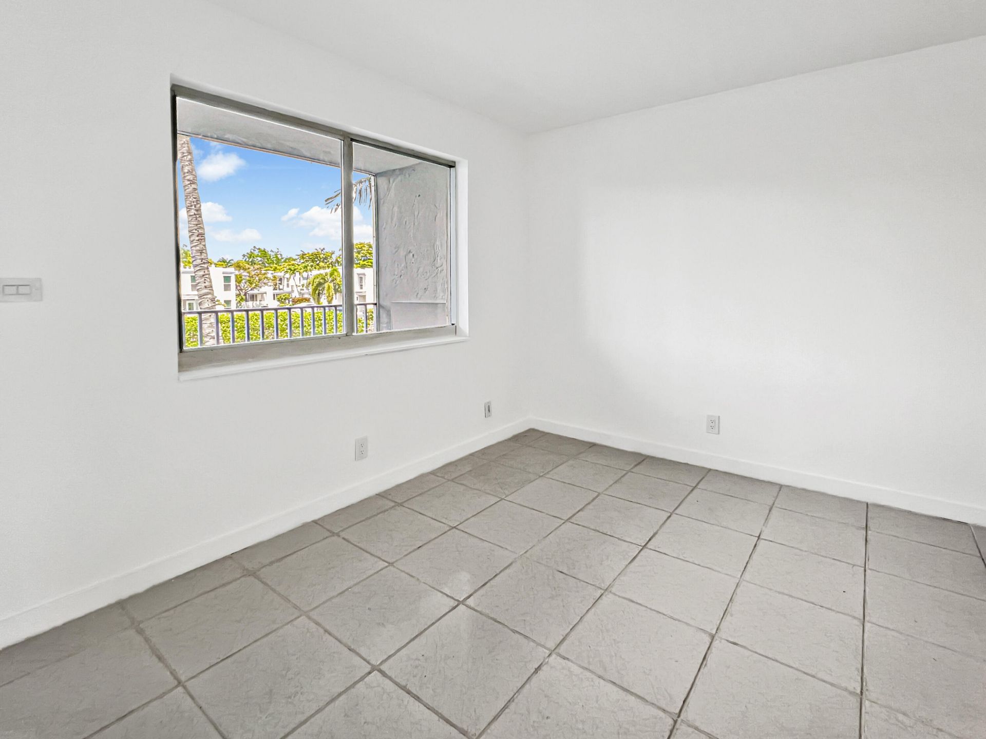 801 NE 18th Court, Unit 208, Fort Lauderdale, FL 33305 Photo