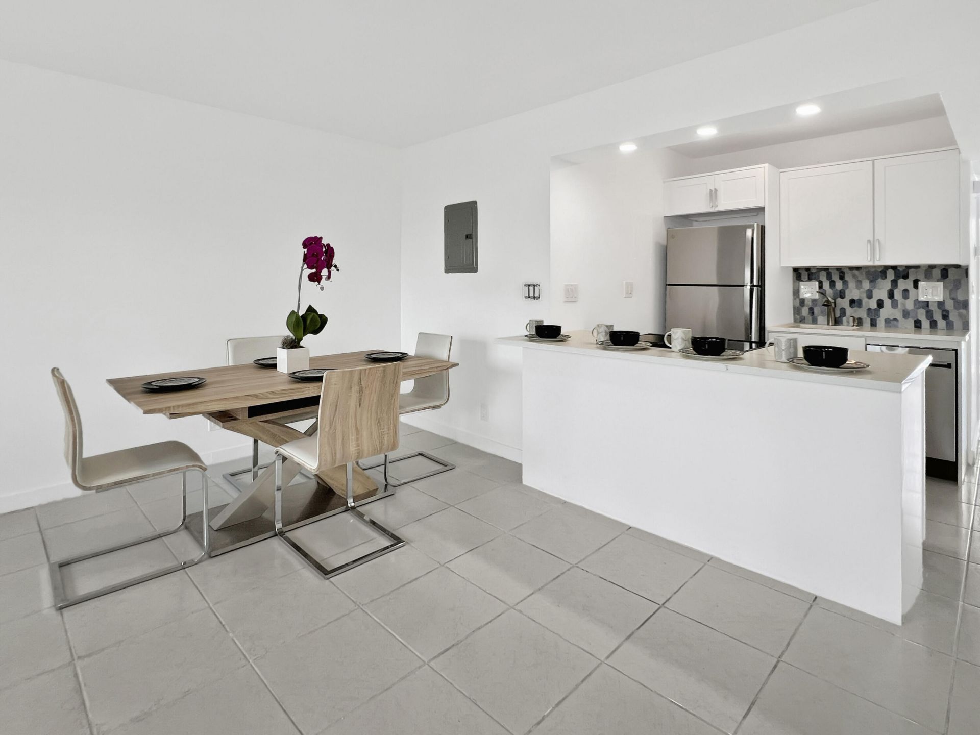 801 NE 18th Court, Unit 208, Fort Lauderdale, FL 33305 Photo