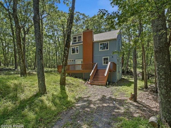 211 Geese Court, Bushkill, PA 18324