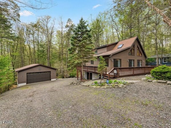 1071 Red Hawk Drive, Lake Ariel, PA 18436