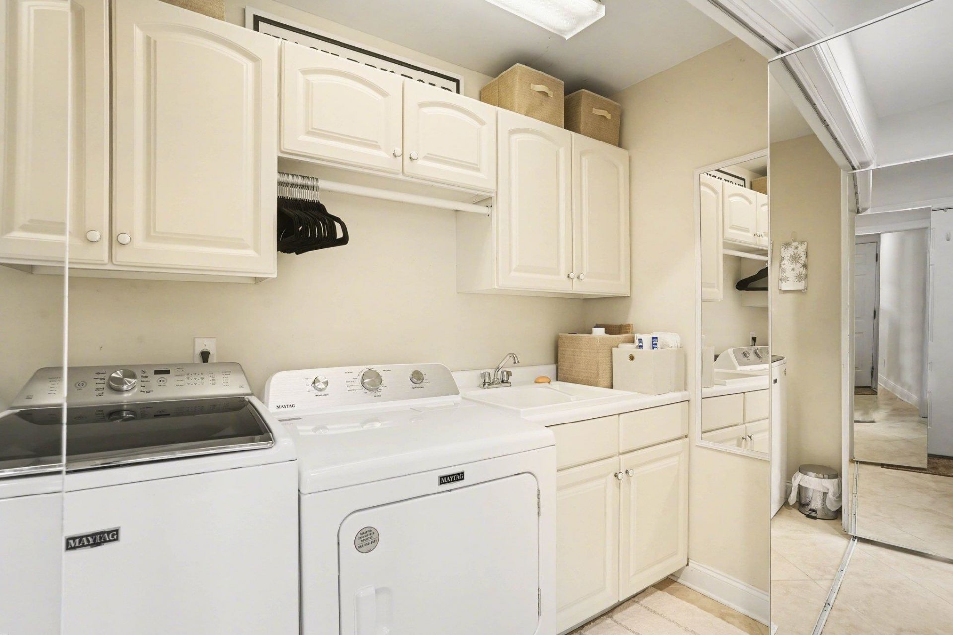 180 Highwood Circle Photo 19