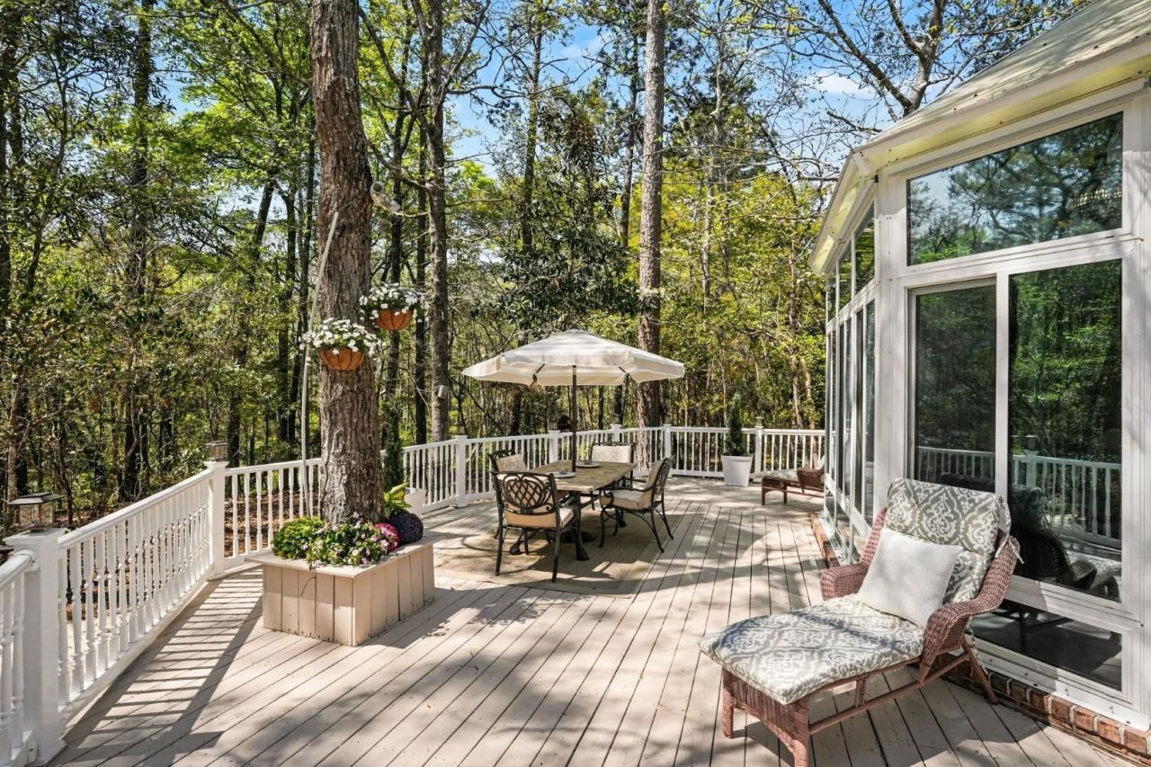 180 Highwood Circle Photo 4