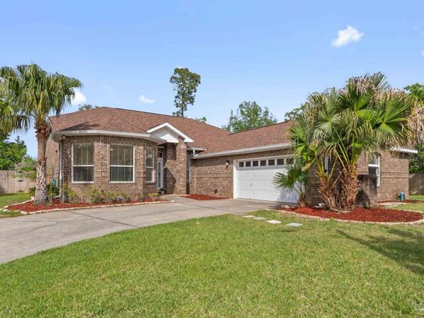 8 Warrior Ct, Pensacola, FL 32507