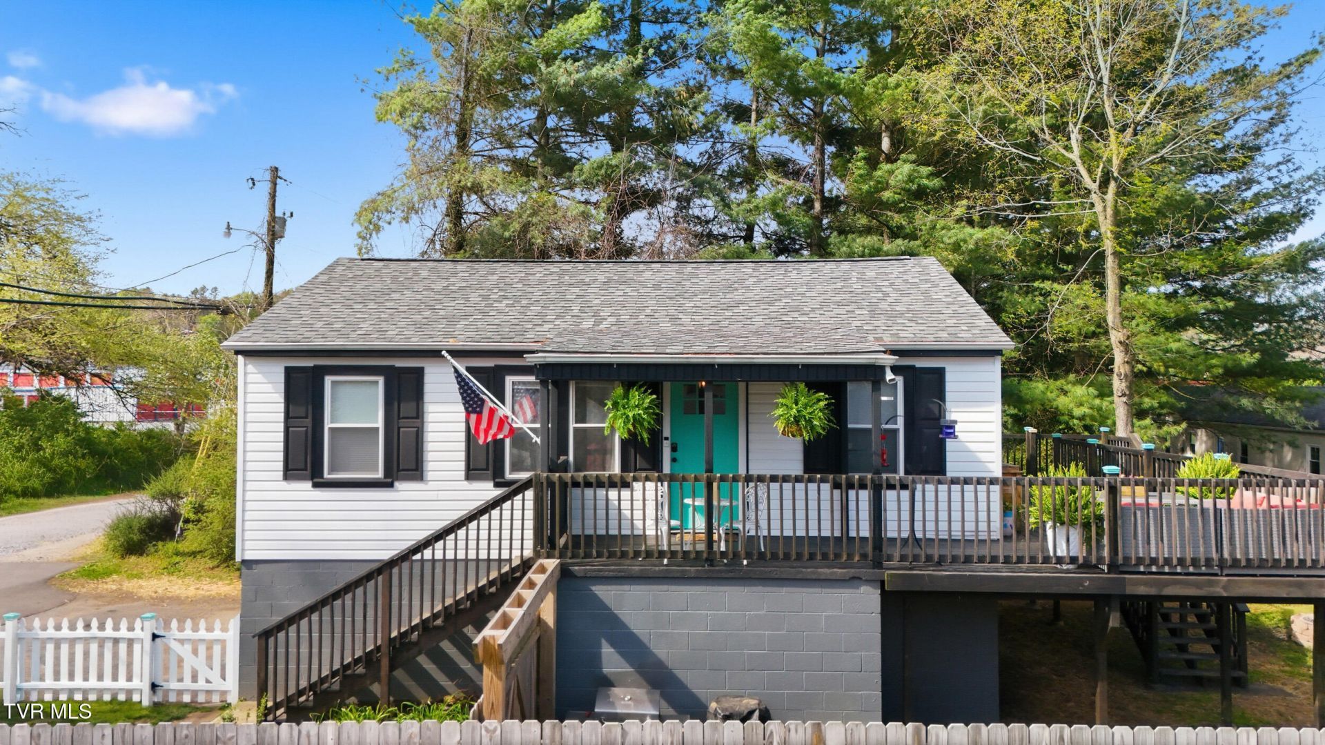 450 South Riverside Drive, Elizabethton, TN 37643 Main Photo