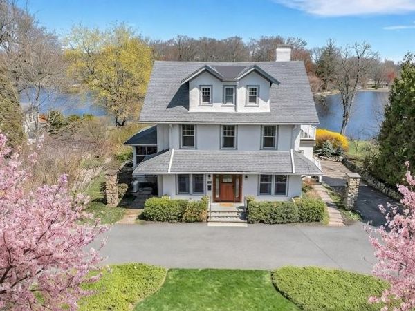 17 Briarcliff Rd, Mountain Lakes, NJ 07046