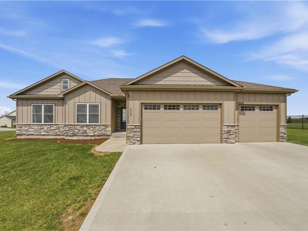 2500 Burris Drive, Harrisonville, MO 64701