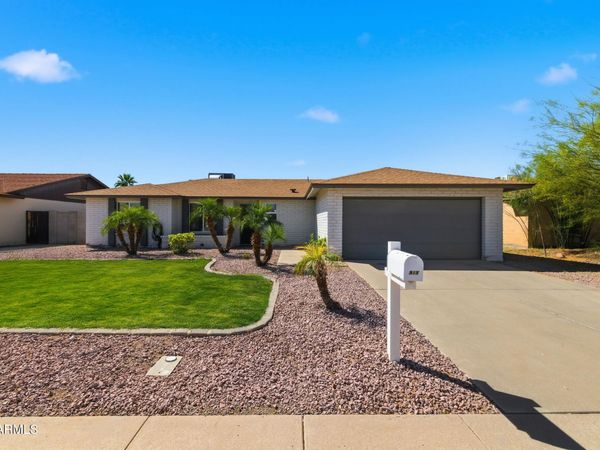 915 W LOUGHLIN Drive, Chandler, AZ 85225