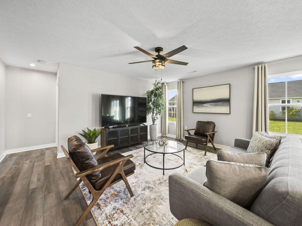 2401 Mcclouds Square, Marysville, OH 43040