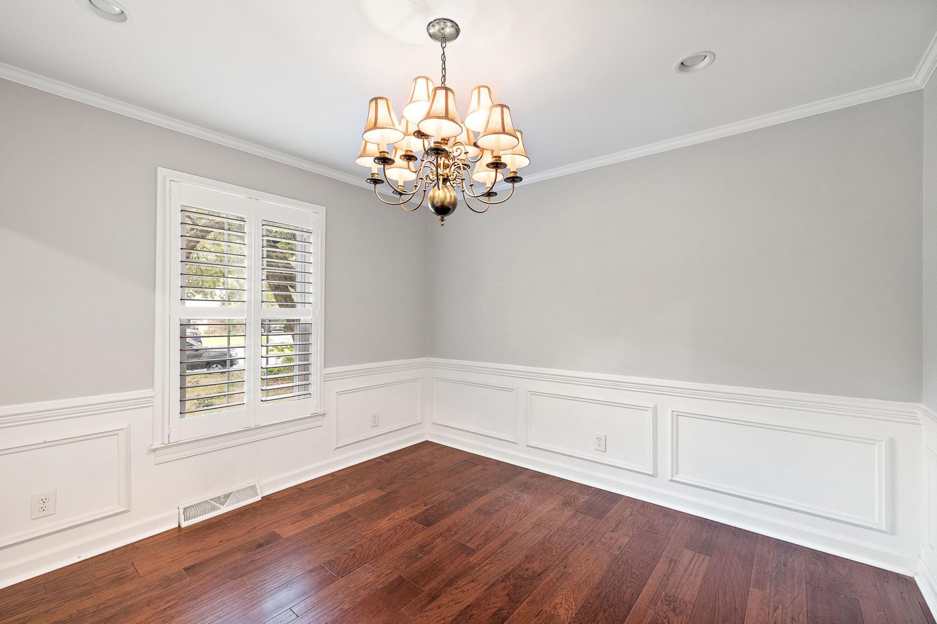 1249 Dearsley Court Photo 6