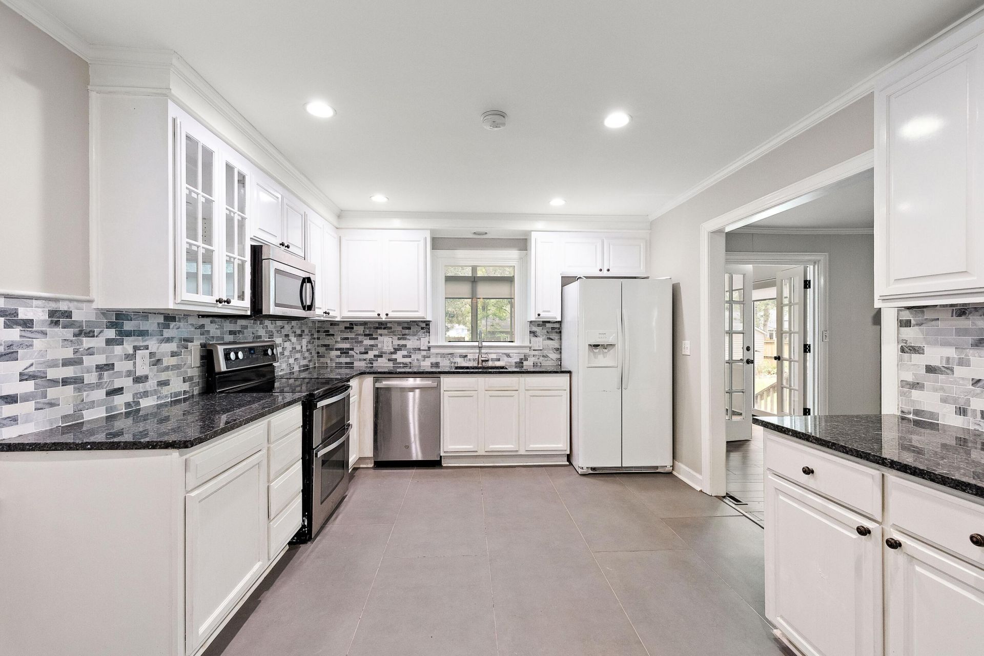 1249 Dearsley Court Photo 7