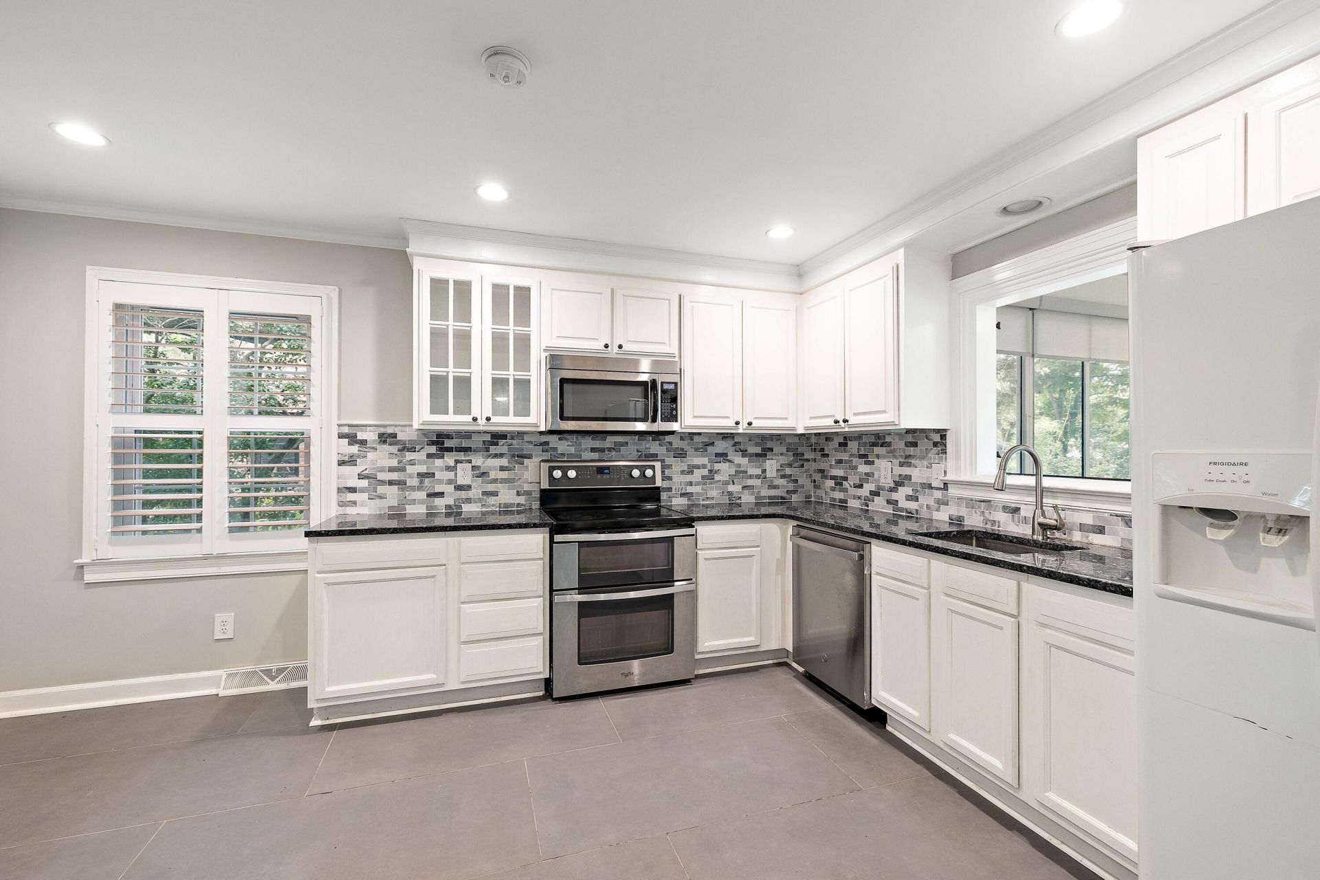 1249 Dearsley Court Photo 8