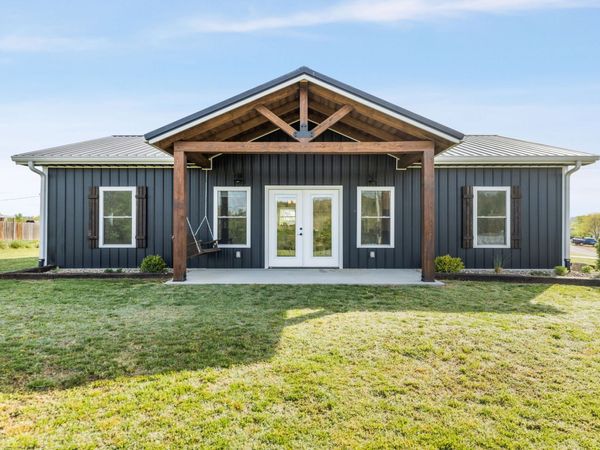 448 Duncan Cir , Lobelville, TN 37097