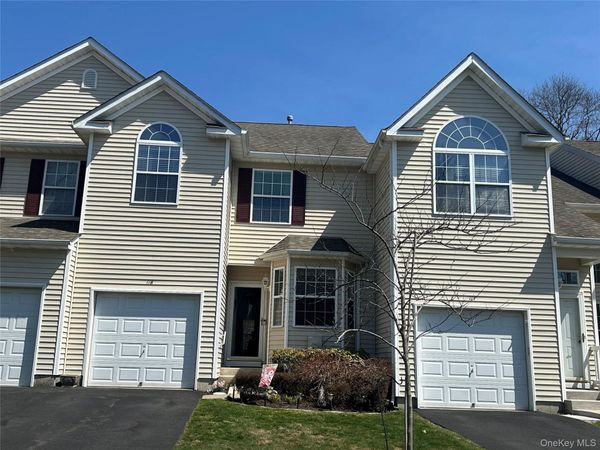 118 Kettles Lane, Medford, NY 11763