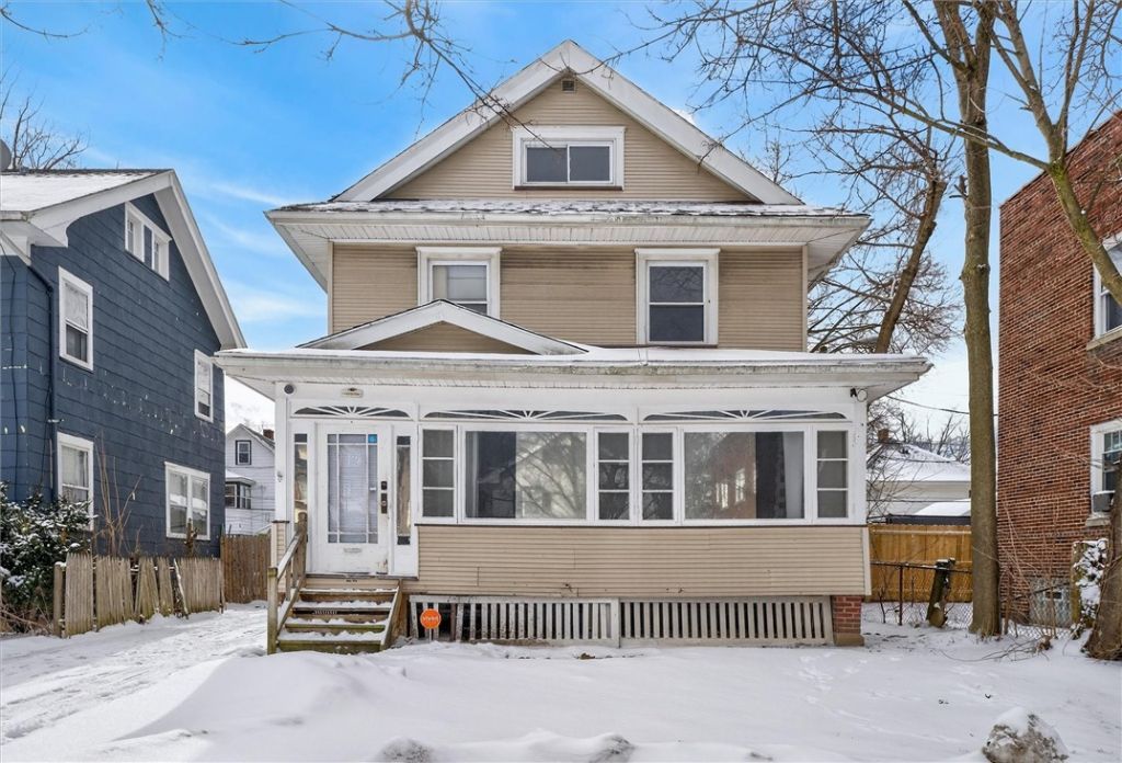 145 Devonshire Court, Rochester, NY 14619 Main Photo