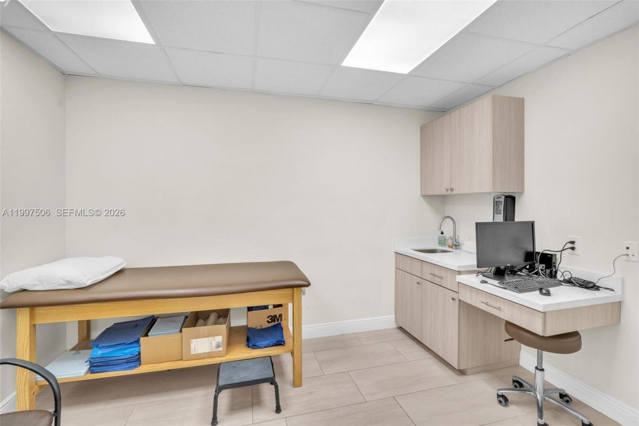 1 SW 129th Ave, Unit 401, Pembroke Pines, FL 33027 Photo