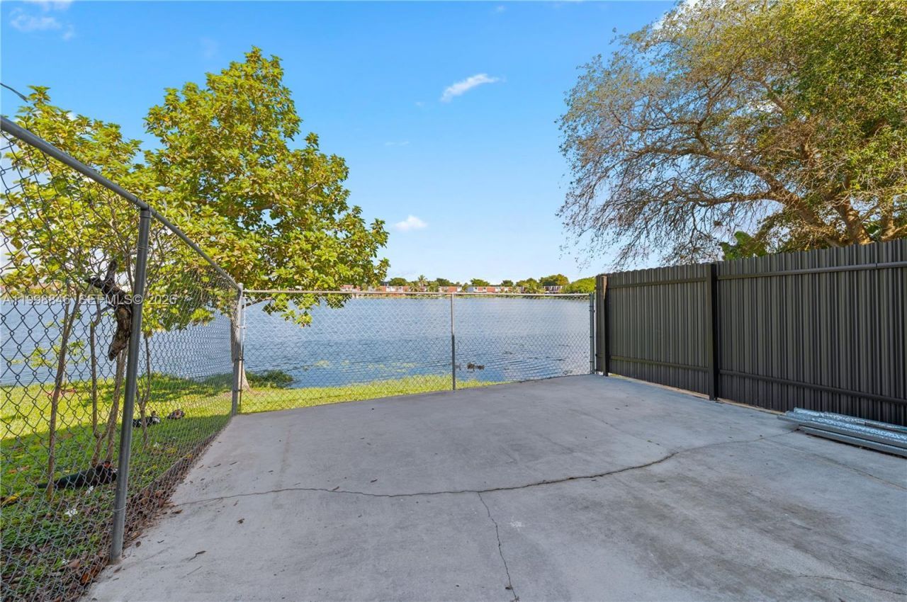 365 NW 109th Ave, Unit 701, Miami, FL 33172 Photo