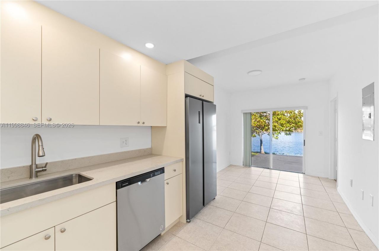 365 NW 109th Ave, Unit 701, Miami, FL 33172 Photo