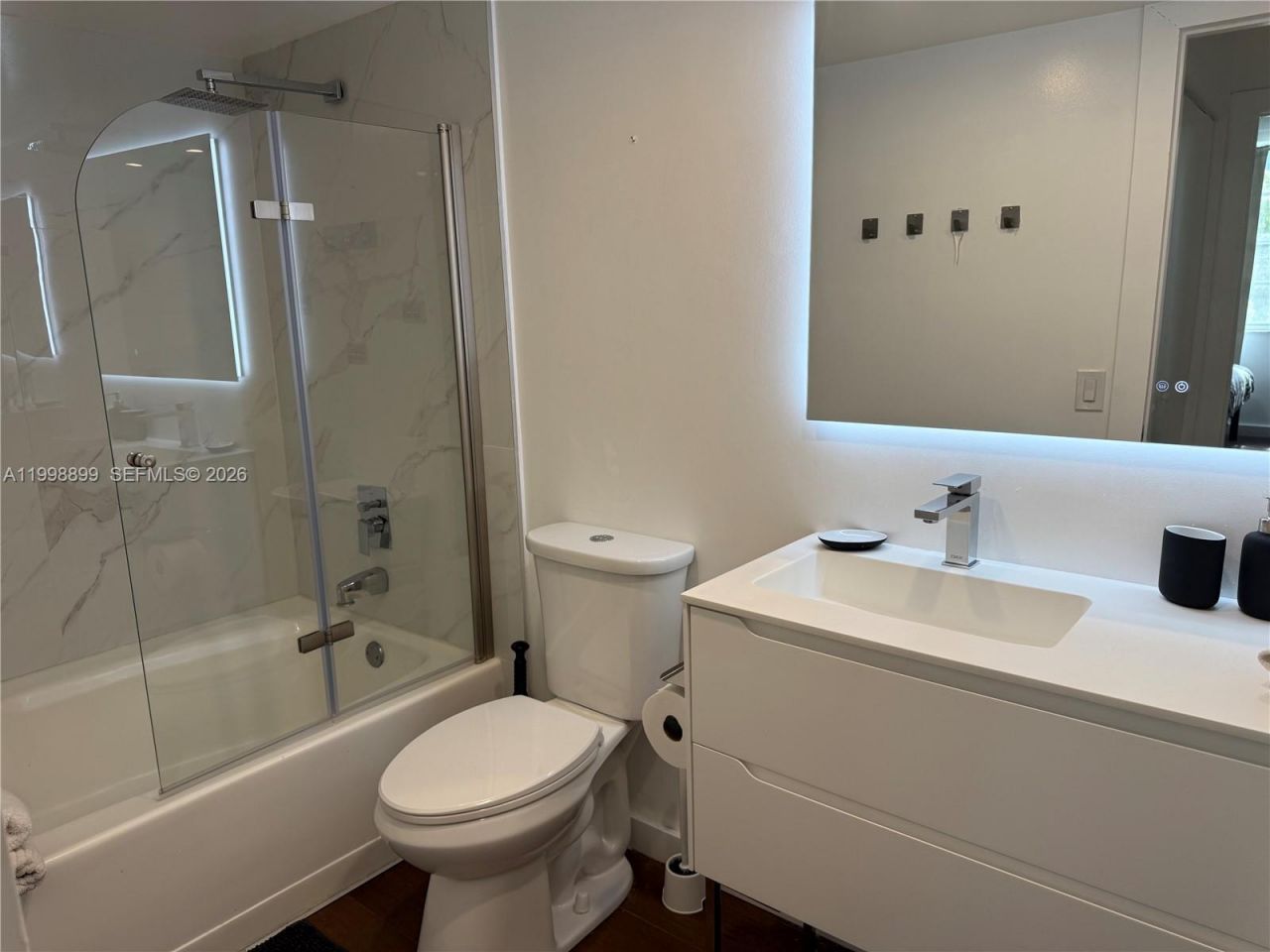 19555 E Country Club Dr, Unit 8602, Aventura, FL 33180 Photo