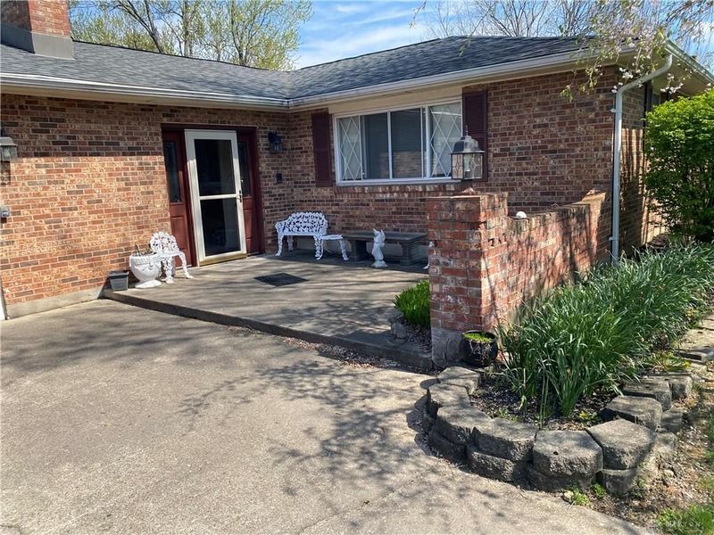 618 Farmersville Germantown Pike, Germantown, OH 45327 Photo 2